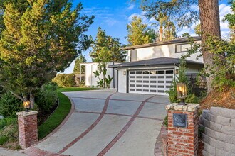 4920 Tarzana Woods Dr in Tarzana, CA - Building Photo - Building Photo