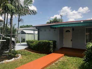 1221 W 62nd St in Hialeah, FL - Building Photo - Building Photo