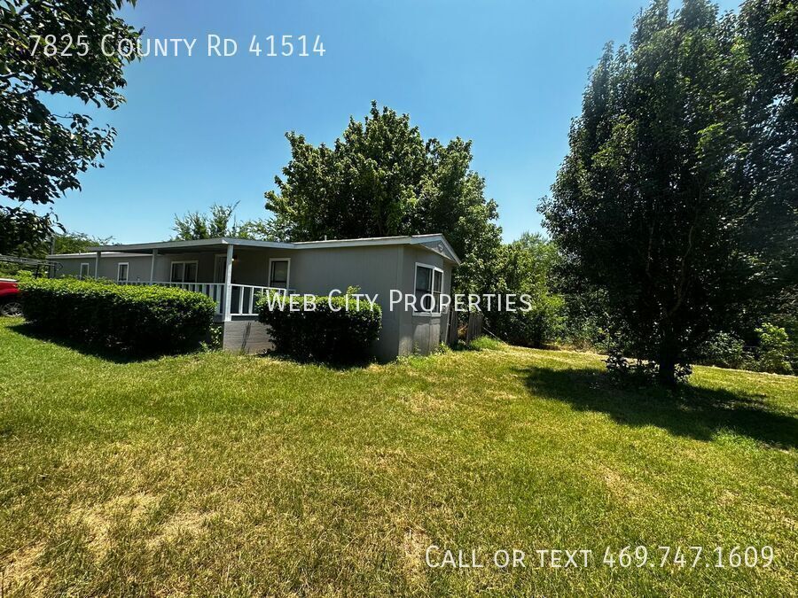 7825 County Rd in Athens, TX - Foto de edificio