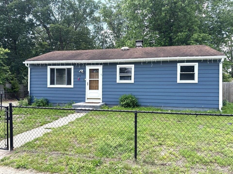 519 Berkeley Dr in Browns Mills, NJ - Building Photo