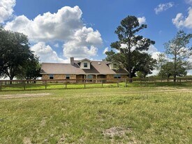 5121 FM446 in Victoria, TX - Building Photo
