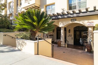 Rosewood Villas in Los Angeles, CA - Building Photo - Building Photo