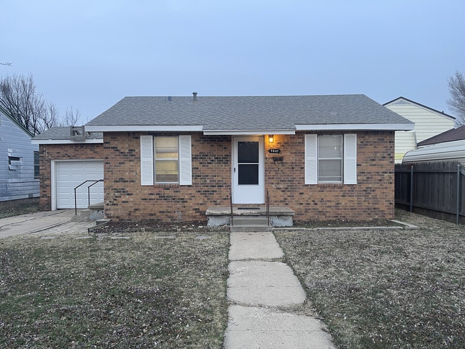 1041 S Wells St in Pampa, TX - Building Photo