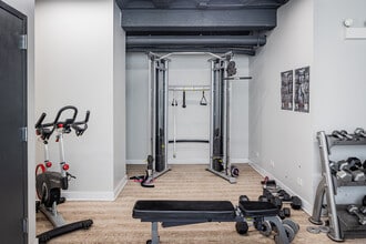 2756-60 N. Pine Grove in Chicago, IL - Building Photo - Interior Photo