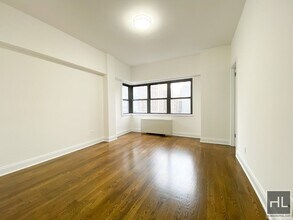 E 88th St in New York, NY - Foto de edificio - Building Photo