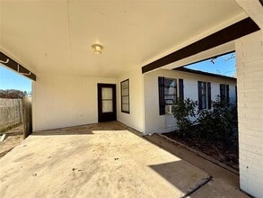 2112 Tanglewood St in Weatherford, TX - Building Photo - Building Photo