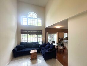 333 N W Pointe Dr in Vernon Hills, IL - Building Photo - Building Photo