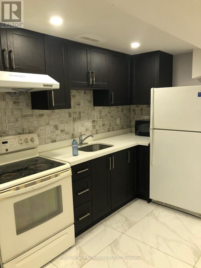 57 McCrimmon Dr in Brampton, ON - Building Photo - Building Photo