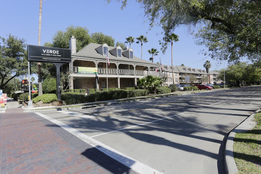 8950 Glencrest in Houston, TX - Building Photo