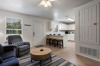 233 Palmetto Ln in Gulfport, MS - Building Photo - Building Photo