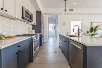 425 3rd St, Unit 202 in Jersey City, NJ - Building Photo - Building Photo