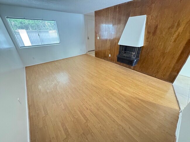 1820 Speyer Ln, Unit 3 in Redondo Beach, CA - Building Photo - Building Photo