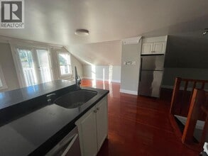 7505 Kingsway in Burnaby, BC - Building Photo - Building Photo