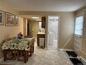 293 Concord Ave in Lindenhurst, NY - Foto de edificio - Building Photo