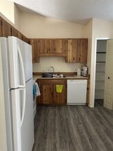 1052 Doyle Rd in Deltona, FL - Building Photo - Building Photo