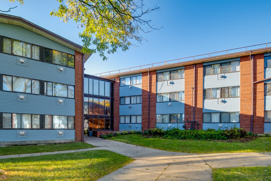 Seaway Terrace Apartments in Milwaukee, WI - Building Photo