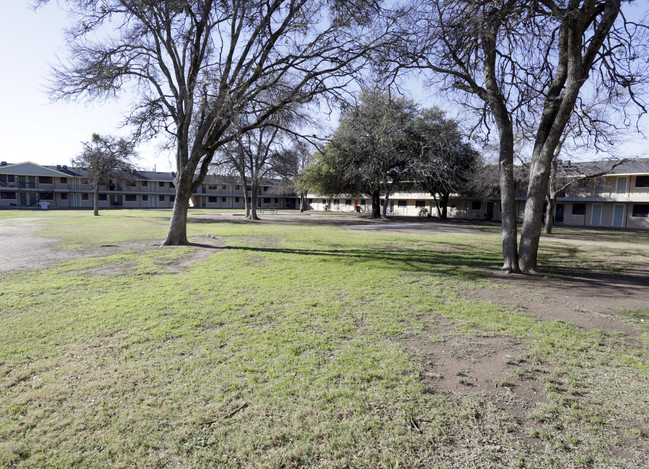 Spanish Stone in Garland, TX - Foto de edificio - Building Photo