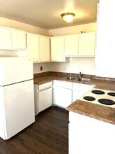 1900 Goldfield St in North Las Vegas, NV - Building Photo - Building Photo