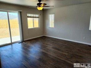 8675 Umber Sky Ct in Reno, NV - Building Photo - Building Photo