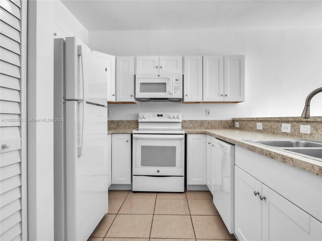 24520 SW 109th Pl in Homestead, FL - Foto de edificio - Building Photo