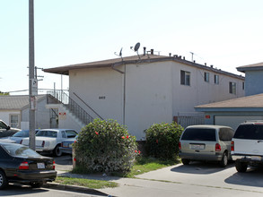 6029 Cherry Ave in Long Beach, CA - Building Photo - Building Photo