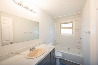 1451 E Republican St in Seattle, WA - Building Photo - Building Photo