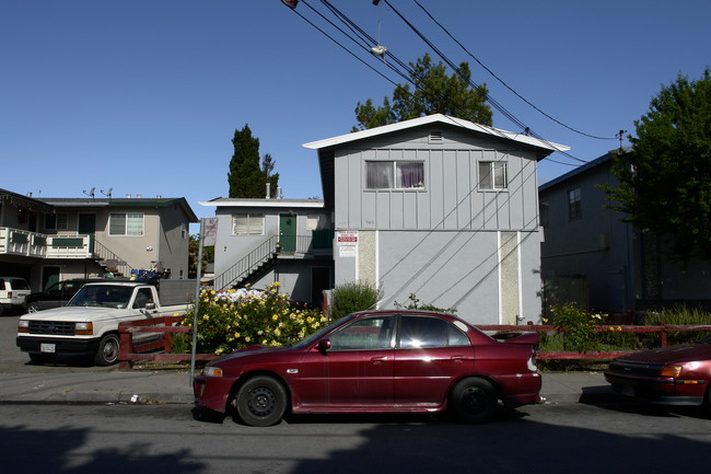 585 Hampshire Ave in Redwood City, CA - Building Photo - Building Photo