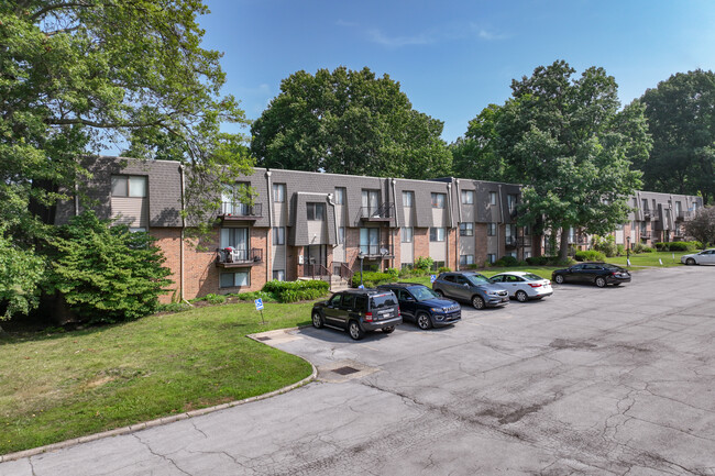 Liberty Park Apartments in Girard, OH - Foto de edificio - Building Photo