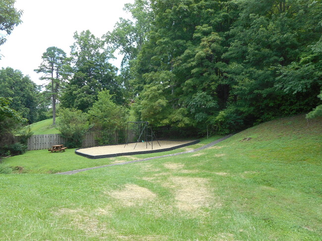 Valley View Apartments in Corbin, KY - Building Photo - Building Photo