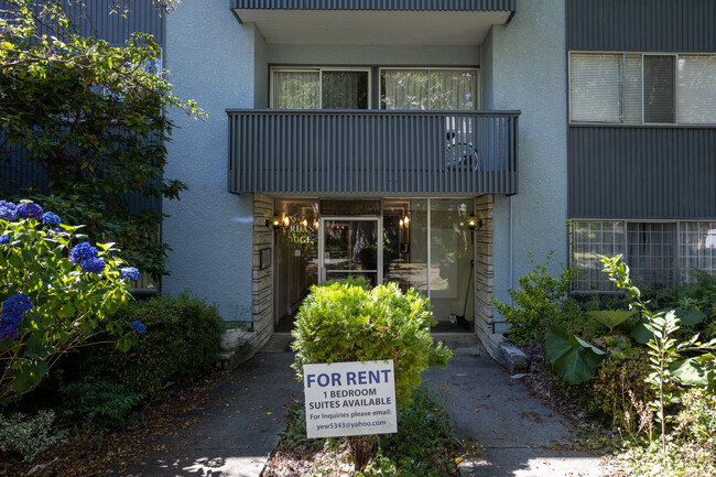 Jordan Lodge in Vancouver, BC - Building Photo - Building Photo