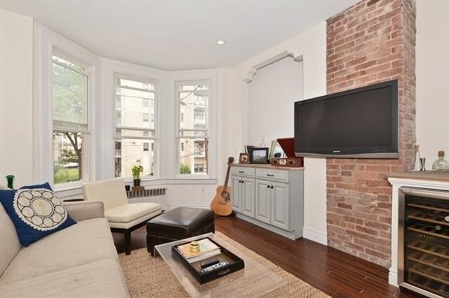 215 Adams St in Hoboken, NJ - Building Photo - Building Photo