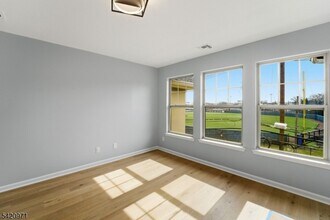 704 Green Ln in Union, NJ - Foto de edificio - Building Photo