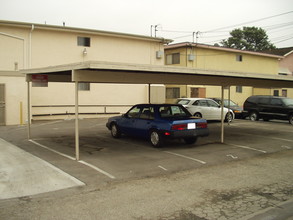 4635 N Bellflower Blvd in Long Beach, CA - Building Photo - Building Photo