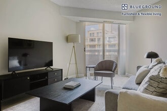 2140 L St NW in Washington, DC - Building Photo - Building Photo