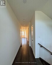 506 Threshing Mill Blvd. in Oakville, ON - Building Photo - Building Photo