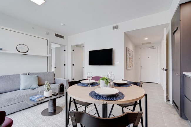 300 NE 2nd Ave, Unit SI ID1058673P in Miami, FL - Foto de edificio - Building Photo