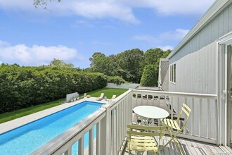 2 William Way in Southampton, NY - Foto de edificio - Building Photo