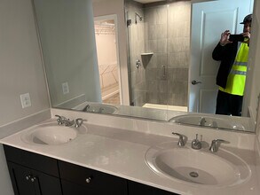 10505 Neil Armstrong Way in Lanham, MD - Foto de edificio - Building Photo