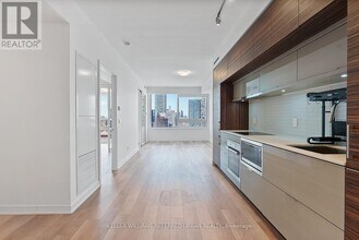 88-3388 Scott St in Toronto, ON - Building Photo - Building Photo