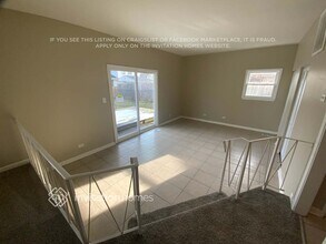 906 E Sayles Dr in Palatine, IL - Foto de edificio - Building Photo