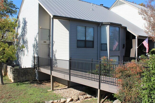 108 World of Tennis Sq