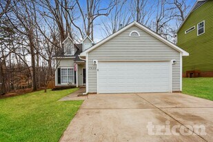 7428 Autumn Trail in Charlotte, NC - Building Photo