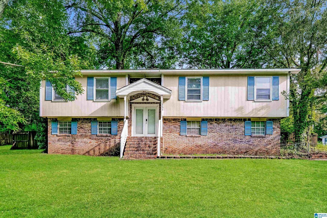 636 Cresap Cir NE in Birmingham, AL - Building Photo