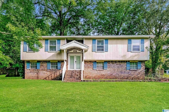 property at 636 Cresap Cir NE