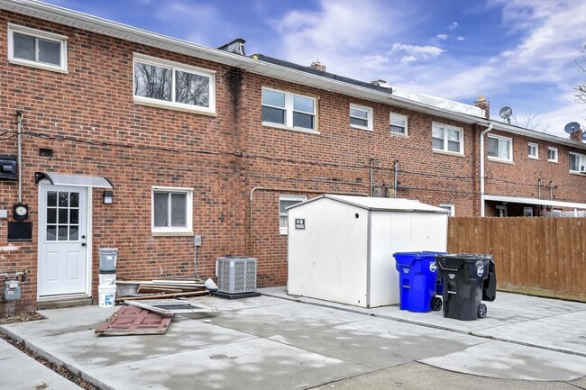 5983A Glenway Dr in Brook Park, OH - Foto de edificio - Building Photo