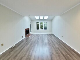 781 Spinnaker Ct in Secaucus, NJ - Building Photo