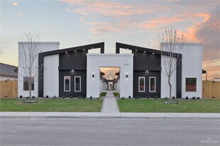 18 N 24th St in McAllen, TX - Building Photo