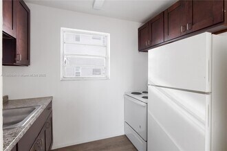 1251 NW 59th St in Miami, FL - Building Photo - Building Photo