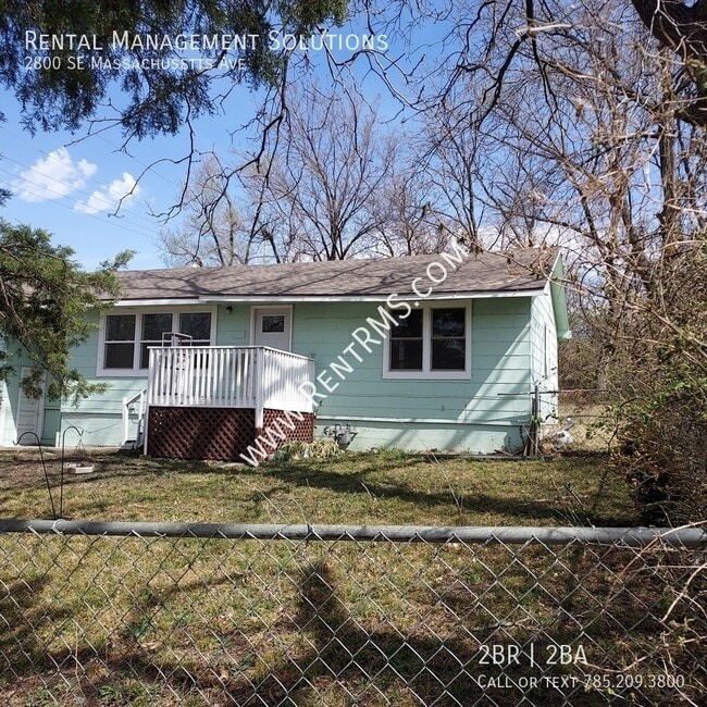 2800 SE Massachusetts Ave in Topeka, KS - Building Photo - Building Photo