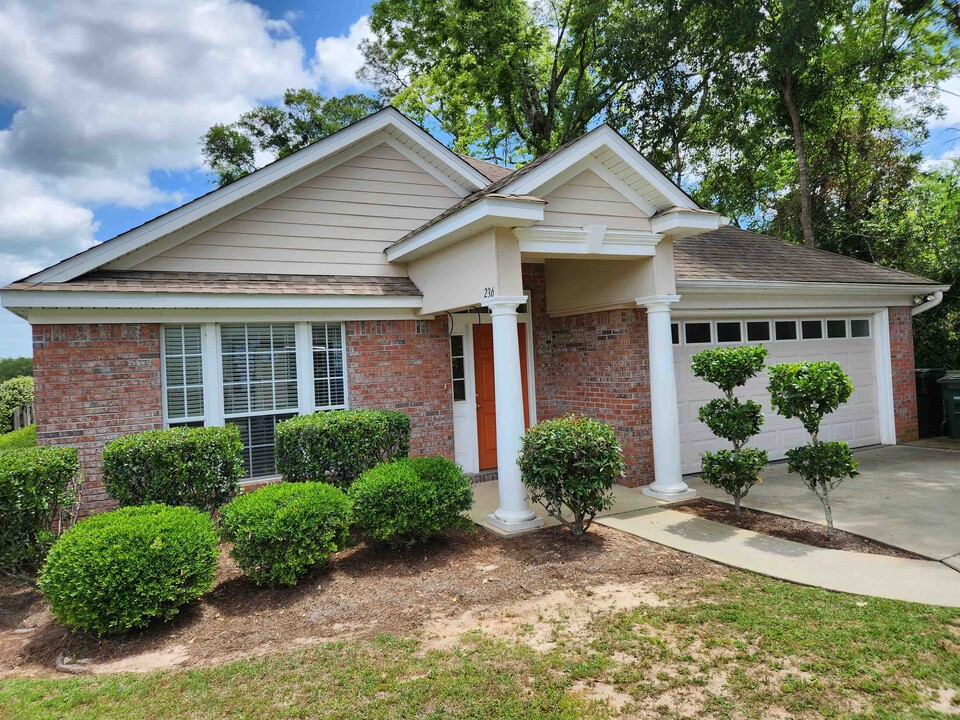 236 Nabb Loop in Tallahassee, FL - Foto de edificio